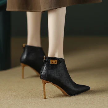 2022 yeni Kadın yarım çizmeler doğal deri 22-24. 5 cm Kabartmalı koyun derisi tam deri modern çizmeler metal topuk toka kısa çizmeler